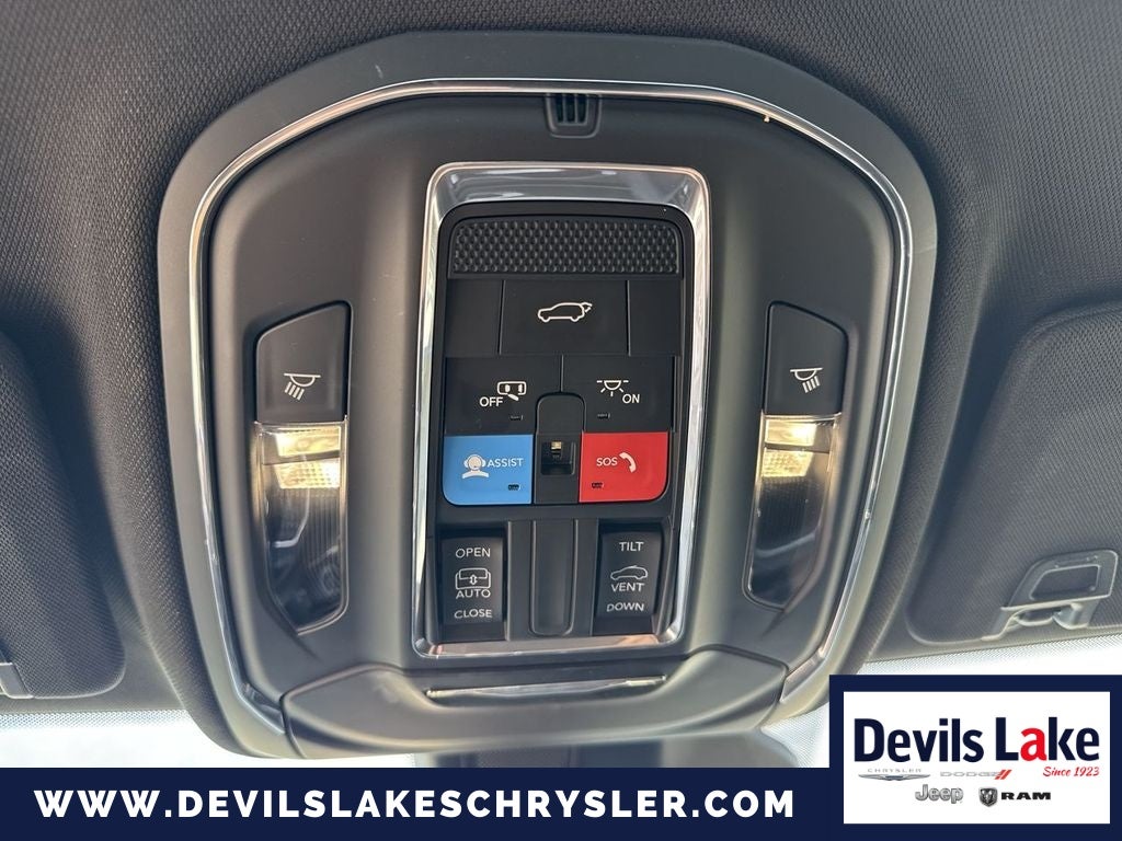 2024 Jeep Grand Cherokee L Laredo / Altitude