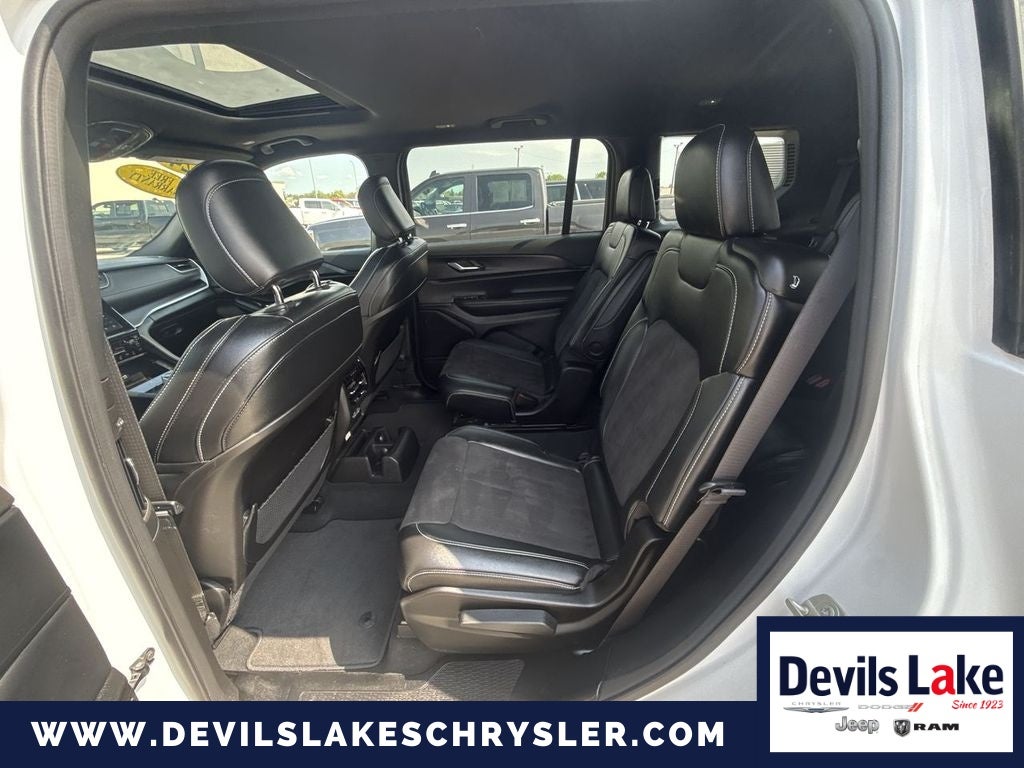 2024 Jeep Grand Cherokee L Laredo / Altitude
