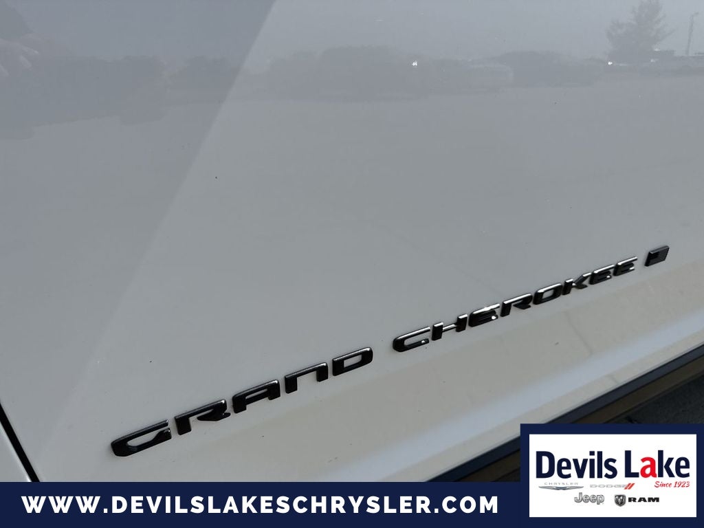 2024 Jeep Grand Cherokee L Laredo / Altitude