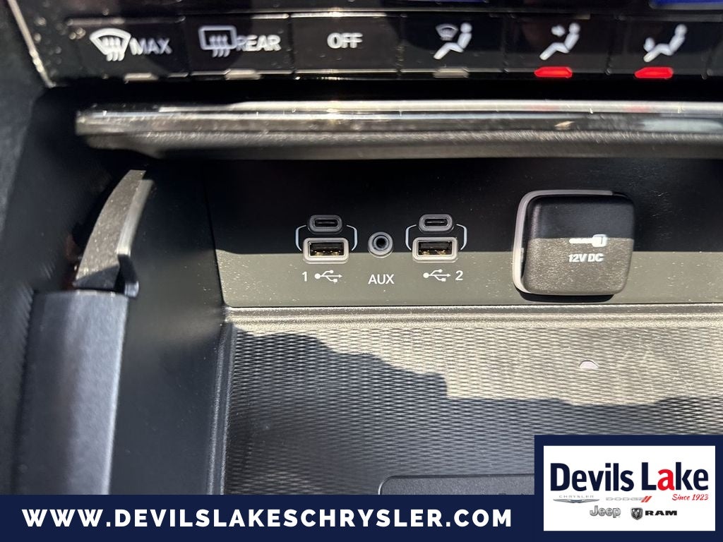 2024 Jeep Grand Cherokee L Laredo / Altitude