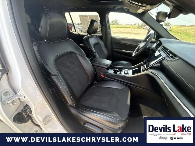 2024 Jeep Grand Cherokee L Laredo / Altitude