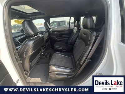 2024 Jeep Grand Cherokee L Laredo / Altitude