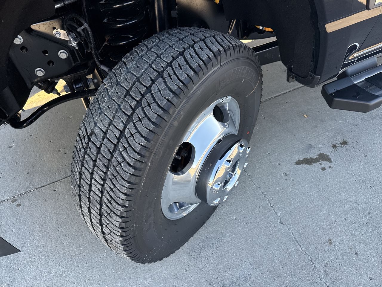 2027 Ford F-350 F-350® Lariat®