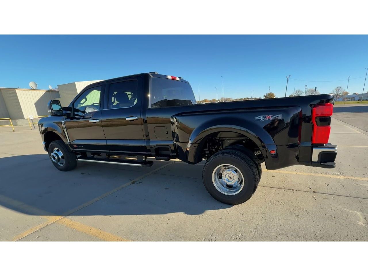 2027 Ford F-350 F-350® Lariat®
