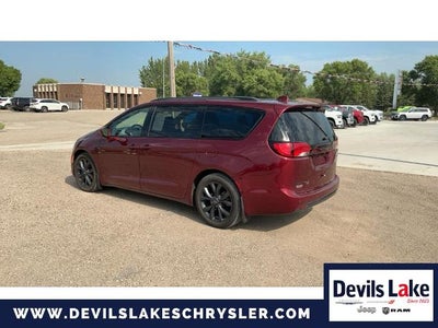 2020 Chrysler Pacifica Touring L