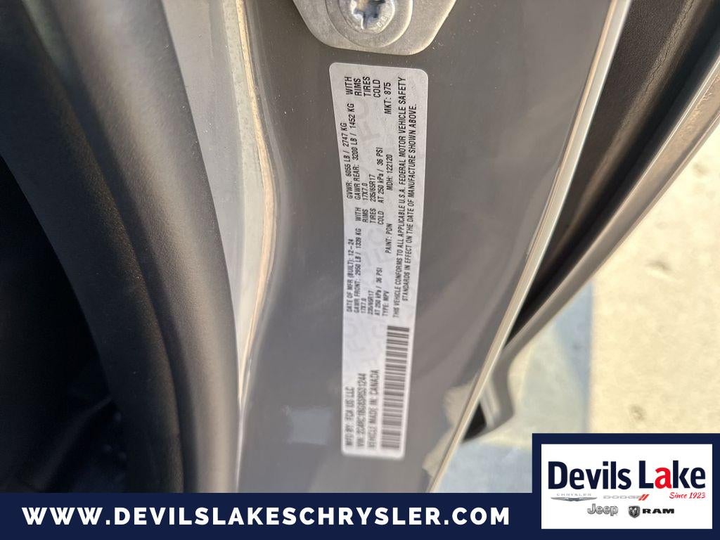 2025 Chrysler Pacifica Select