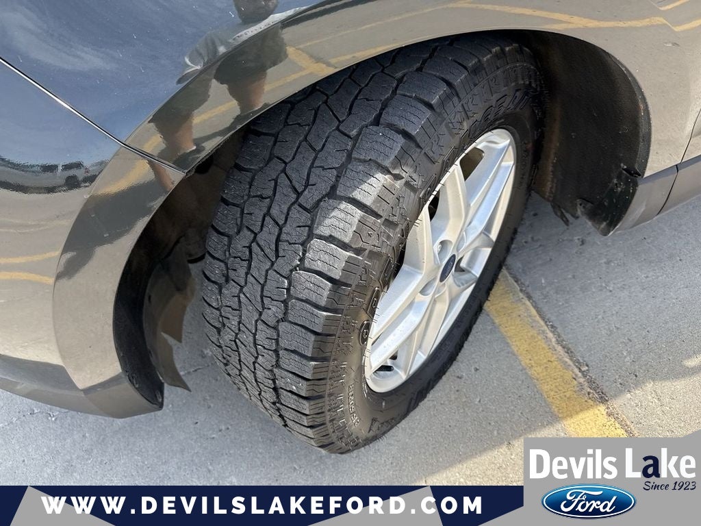 2022 Ford Edge Base