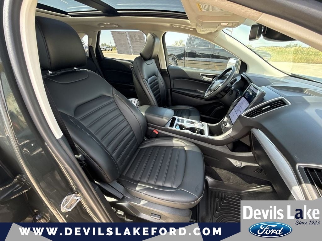 2022 Ford Edge Base