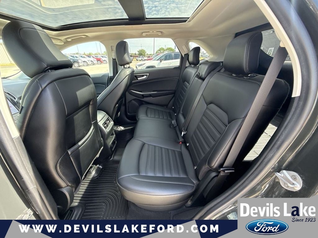 2022 Ford Edge Base