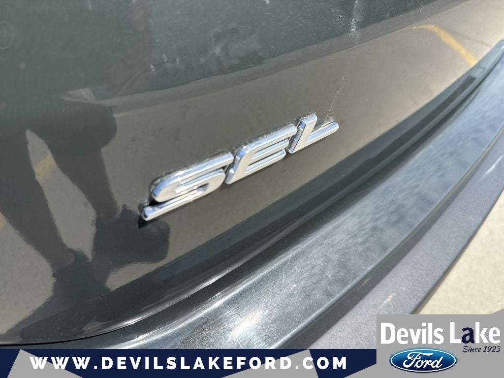2022 Ford Edge Base
