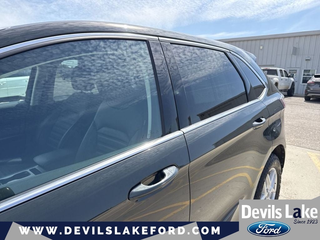 2022 Ford Edge Base