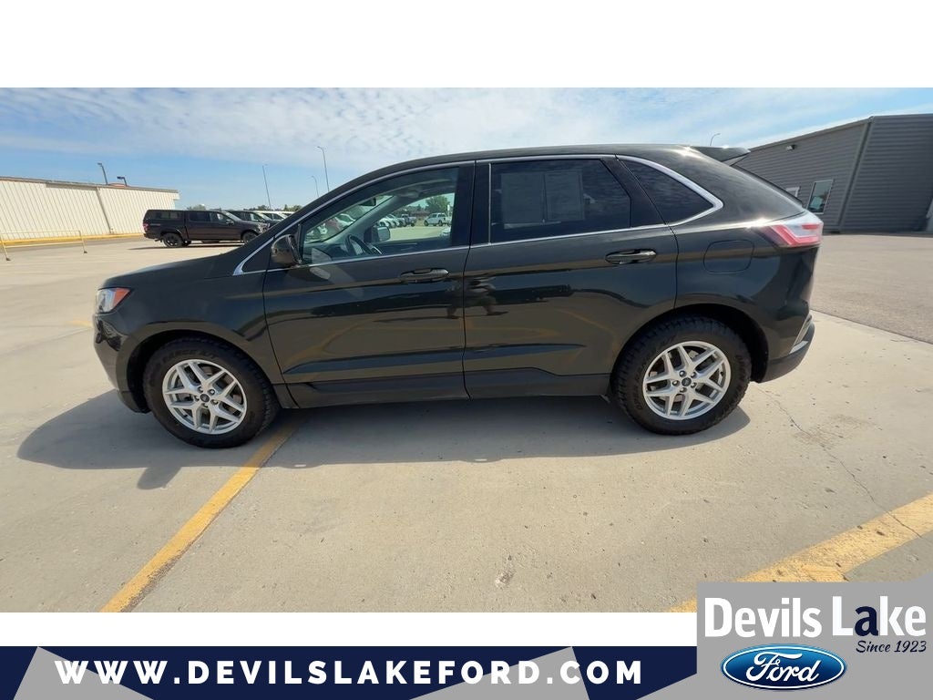 2022 Ford Edge Base