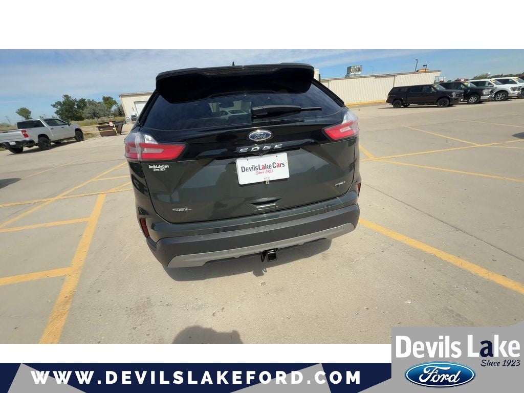 2022 Ford Edge Base