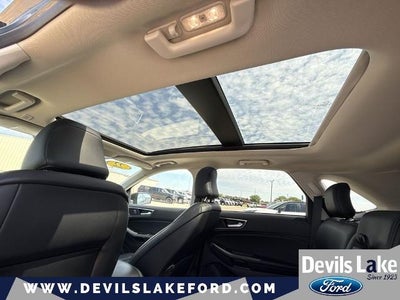 2022 Ford Edge Base