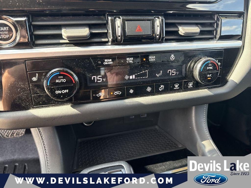 2022 Nissan Pathfinder SL