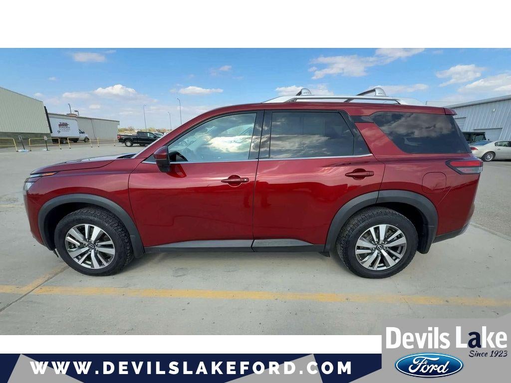 2022 Nissan Pathfinder SL