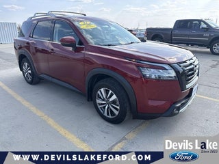 2022 Nissan Pathfinder SL