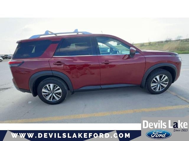 2022 Nissan Pathfinder SL