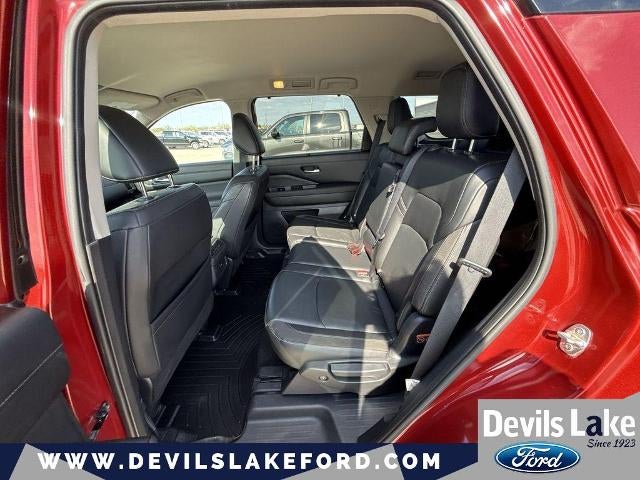 2022 Nissan Pathfinder SL